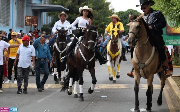 Granada realiza su tradicional Desfile Hípico