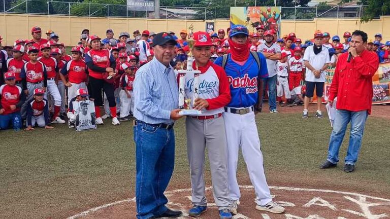 Más de 900 atletas participan en Liga Federada de Béisbol Menor