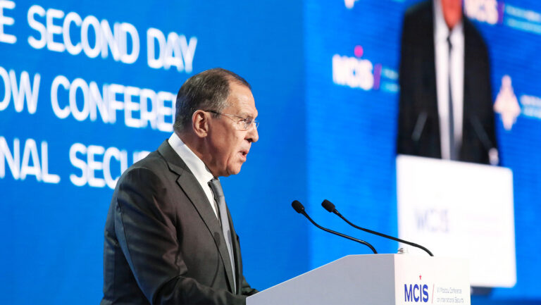 EEUU, OTAN y la UE provocan la propagación de armas, señala Lavrov