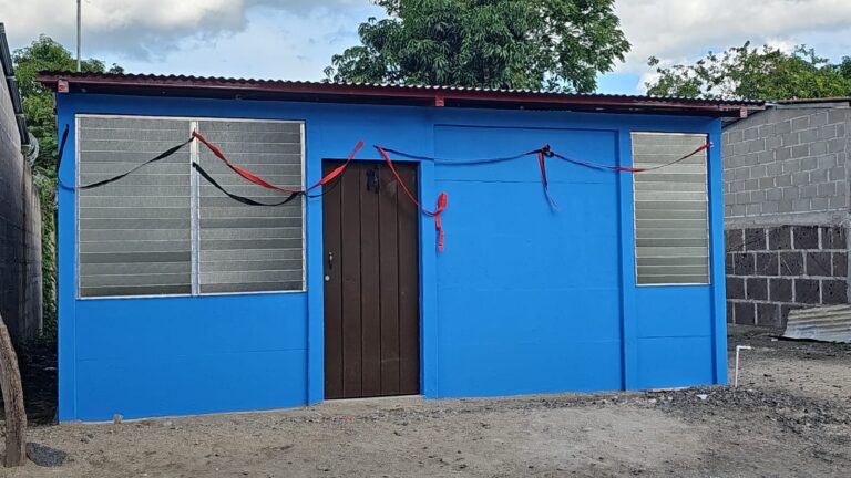 Entregan 16 viviendas a familias de Jalapa