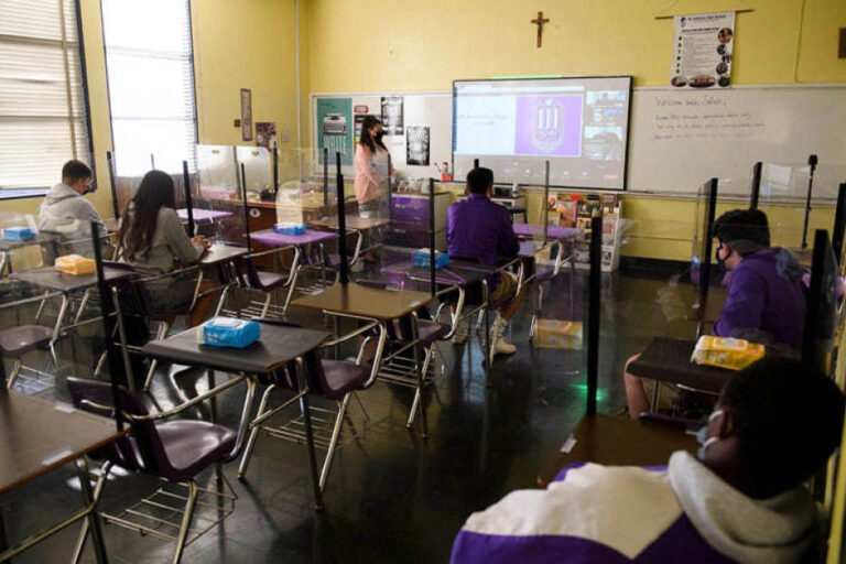 Despiden a docente que salió embarazada sin estar casada