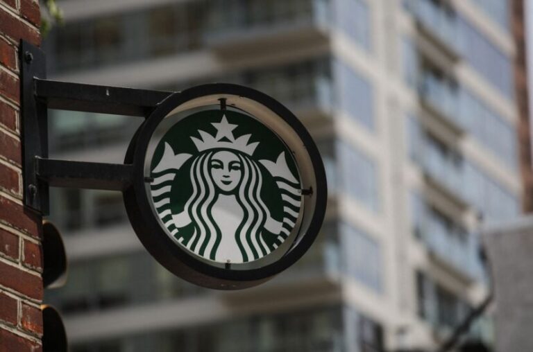 Starbucks pagará 2,7 millones de dólares a una exempleada