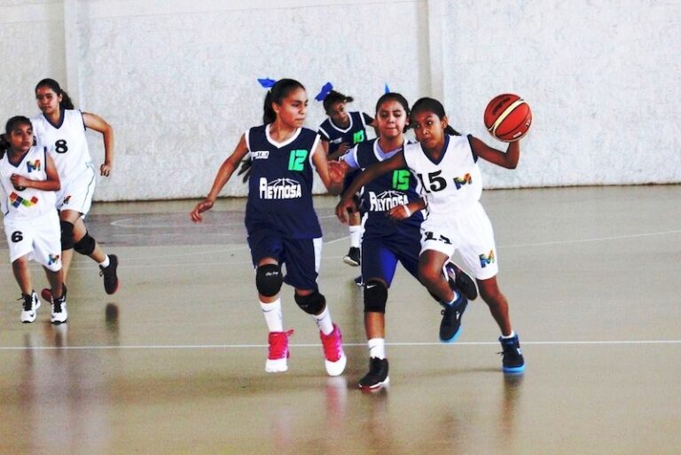 Realizan Competencia de Juegos Escolares en baloncesto