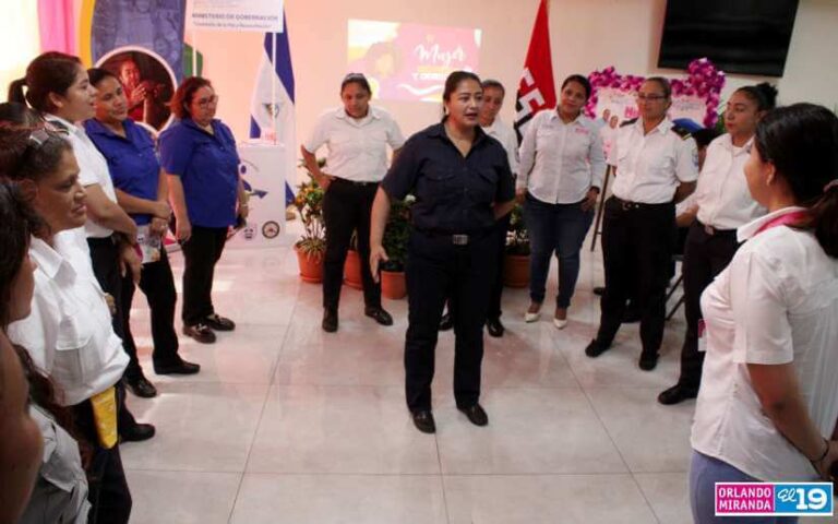 Presentan Cartilla “Mujer, Dignidad y Derechos” a personal del MIGOB