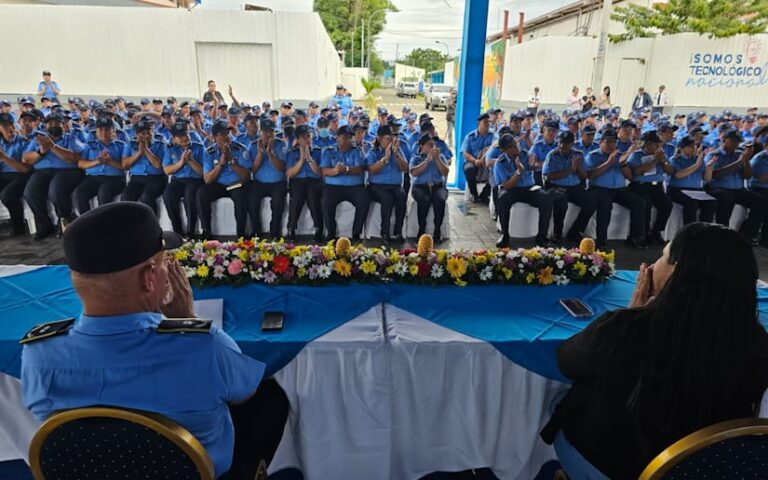 Gradúan a 803 policías en el programa “Angelita Morales Avilés”