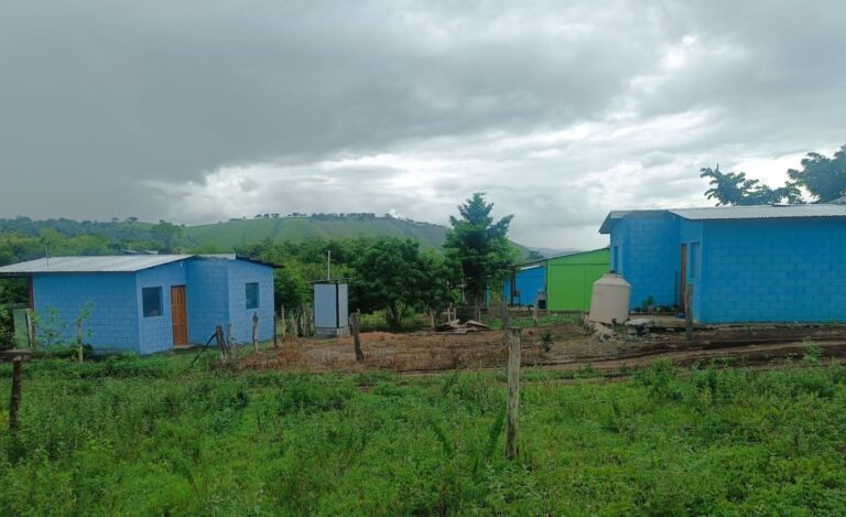 Entregan 9 viviendas en la comunidad Aguas Buenas en Juigalpa