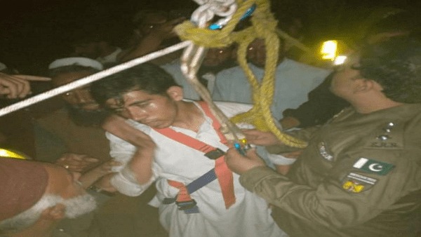 Rescatan a personas que quedaron atrapadas en una telecabina en Pakistán