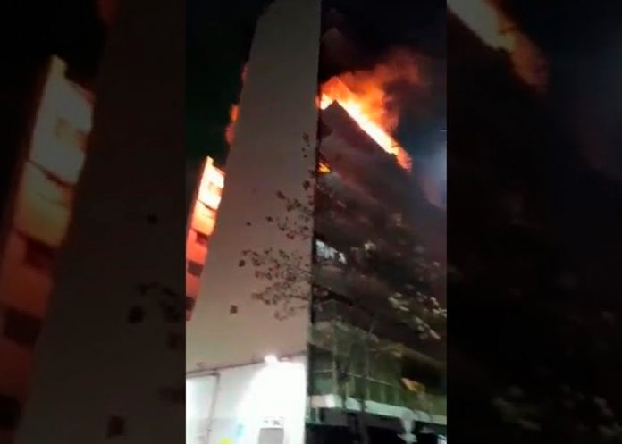 Se registra un incendio en un edificio en Argentina