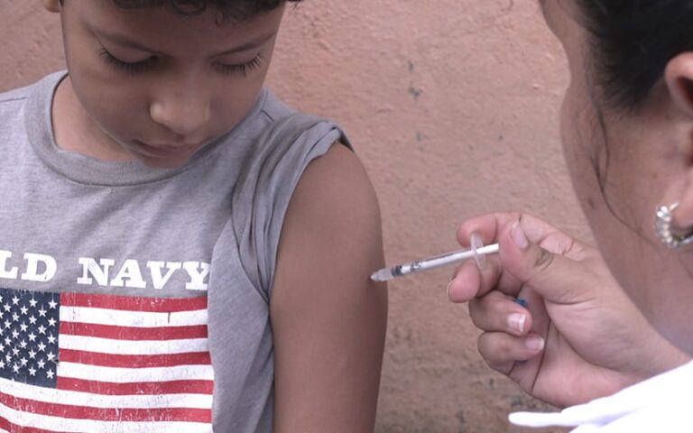 Más familias vacunadas contra el COVID-19