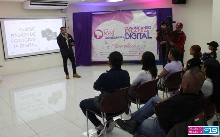 Celebran Taller Fotográfico “Tecnología y Revolución”