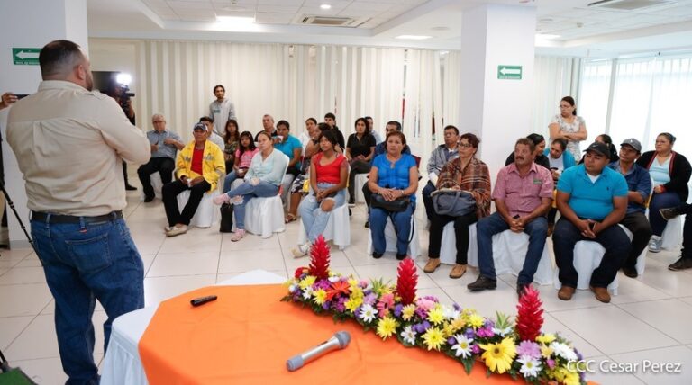 Productores y ganaderos son capacitados en transferencia genética bovina