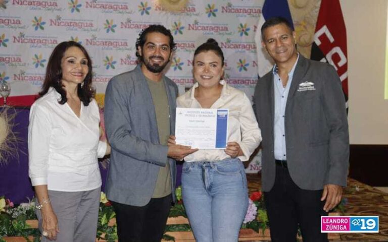 Empresarios y colaboradores turísticos finalizan cursos de especialización
