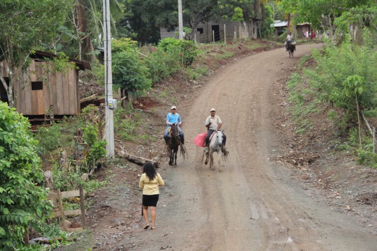 Inauguran proyecto de electrificación en San Juan de Río Coco