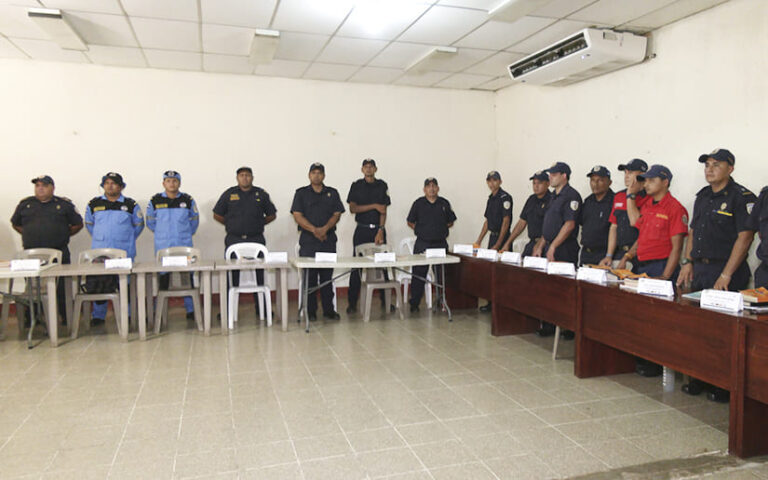 Capacitan a bomberos en gestión de emergencia y manejo de sustancias peligrosas