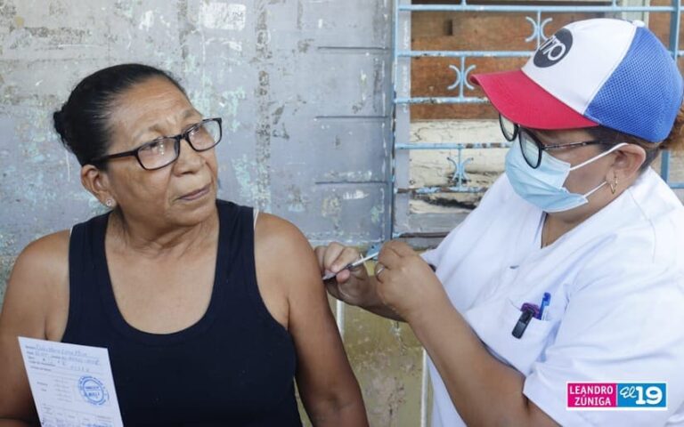 Realizan jornada de vacunación contra la Covid-19 en el barrio Cristo del Rosario
