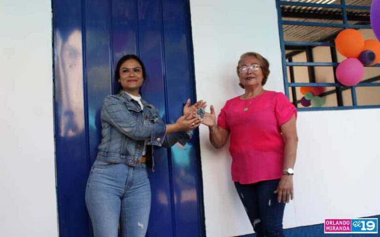 Familia recibe su vivienda digna