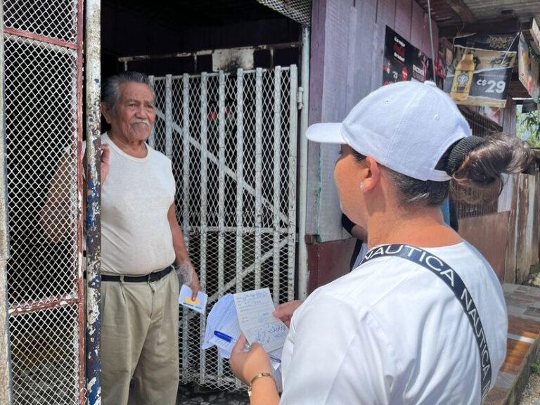 Familias del barrio Villa Reconciliación Norte se vacunan contra la COVID-19