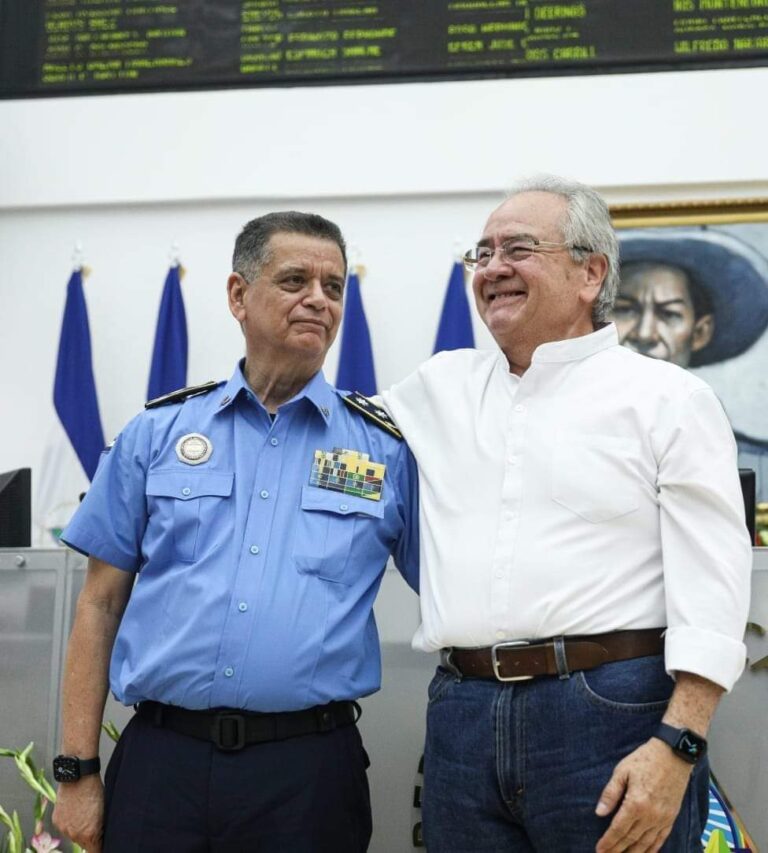 Dr. Gustavo Porras felicita a la Policía Nacional por su 44 aniversario de fundación