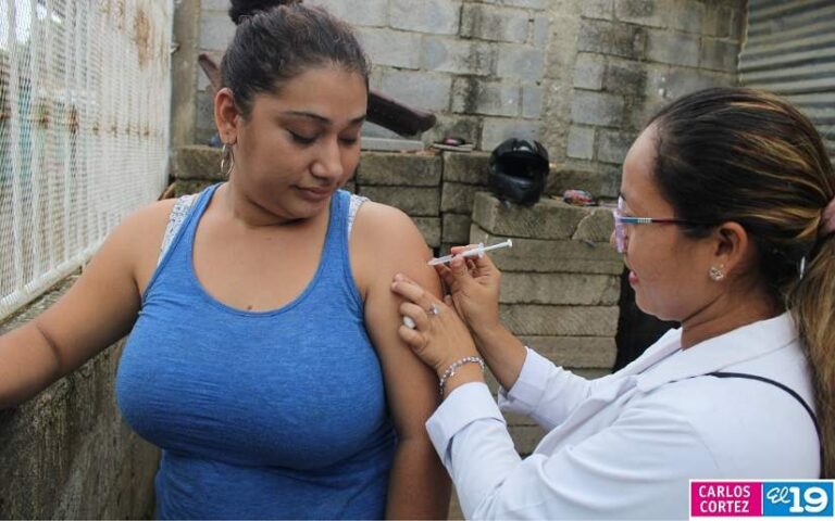 Realizan jornada de vacunación en el barrio 18 de Mayo