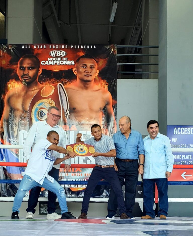 Leyman Benavides dio clase de historia a la ´´Bomba´´ González en el primer cara a cara