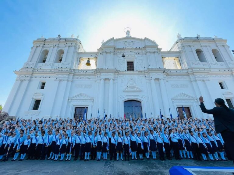 Coros Escolares Rubén Darío realizan mega concierto en León