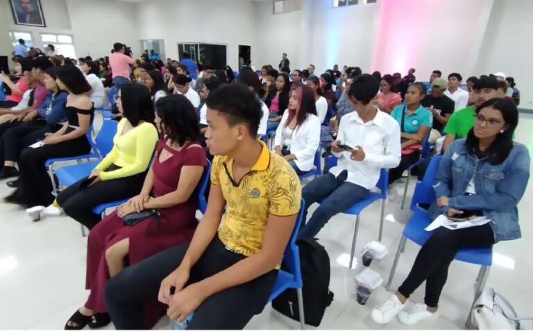 Primer Festival Bilingüe se realiza con la participación de 18 mil estudiantes