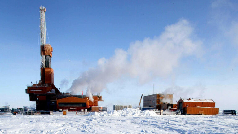 Biden cancela permisos para la extracción de petróleo en Alaska concedidos por Trump