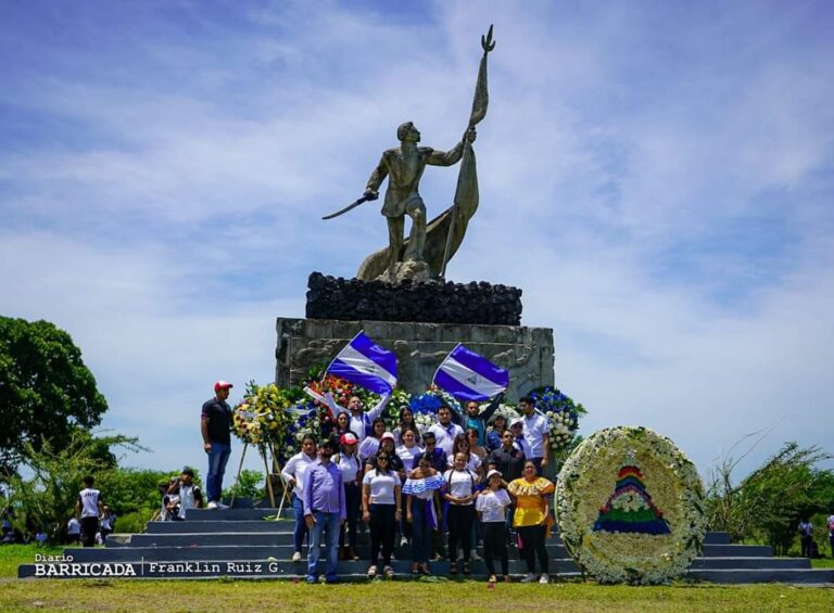 Comunicadores rinden homenaje a la gesta heroica del 14 de septiembre