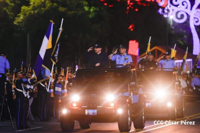 Presidente Daniel encabezó desfile policial “Con la paz no se juega”