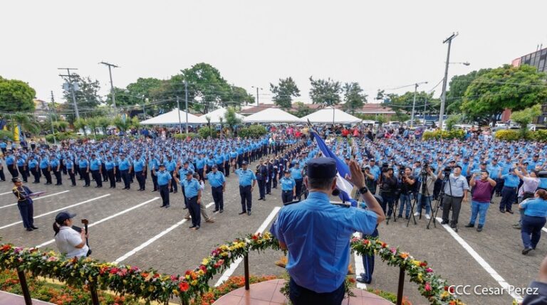 Ascienden a grado superior a oficiales de la Policía en Managua