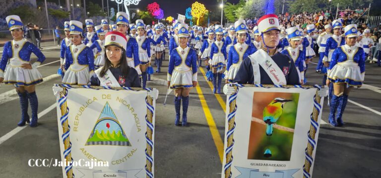 Presidente Daniel Ortega y Vicepresidente Rosario Murillo presiden Desfile Patrio