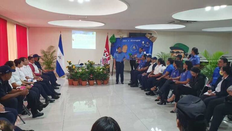 Capacitan a servidores del MIGOB sobre la cartilla Mujer, Dignidad y Derechos