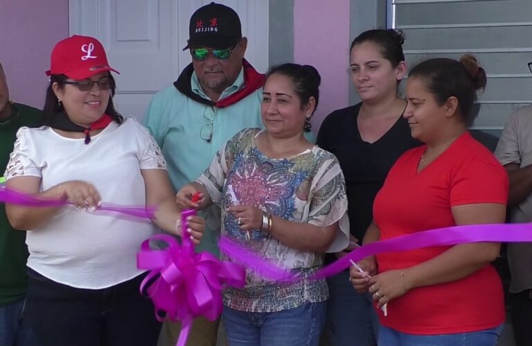 Entregan seis viviendas dignas a familias de León