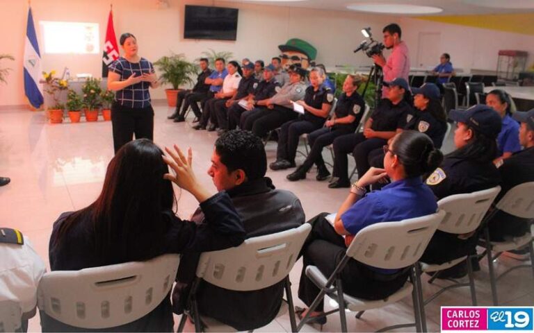 Capacitan a servidores del Migob sobre la atención a las personas con discapacidad