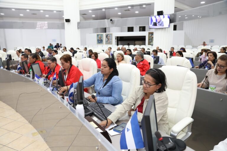 Martha Díaz Ortiz es electa vice-superintendente de Bancos en Nicaragua