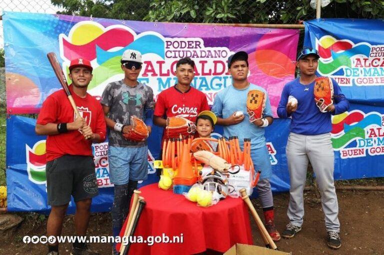ALMA entrega material deportivo a Academias de Béisbol