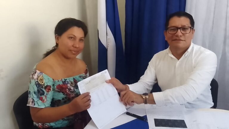 Entregan créditos del Programa Adelante a protagonistas de Carazo