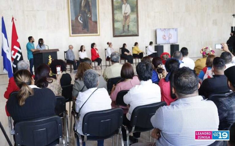 Entregan reconocimientos a 40 tradicionalistas y confeccionistas del Huipil en Nicaragua