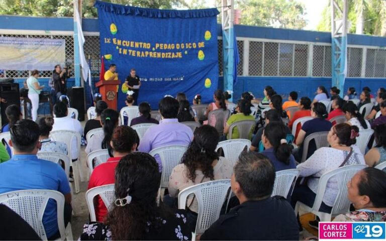 Docentes participan en encuentro mensual EPI