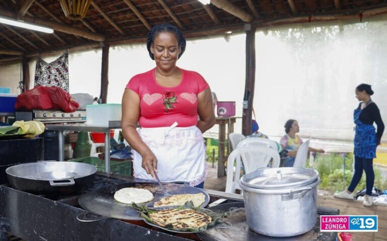 Familias disfrutan de la Feria Nacional “Somos Hijos del Maíz”