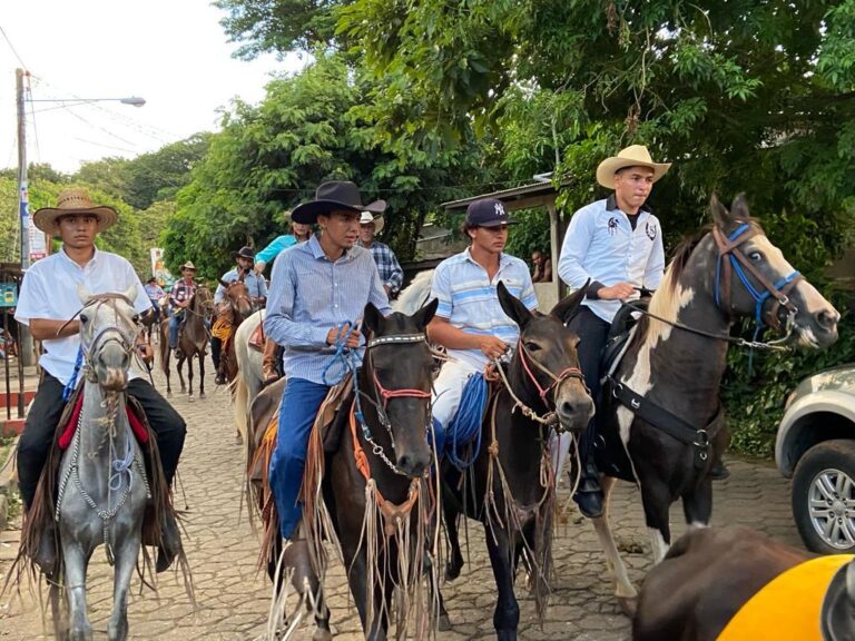 Realizan Desfile Hípico en el municipio del Rosario Carazo