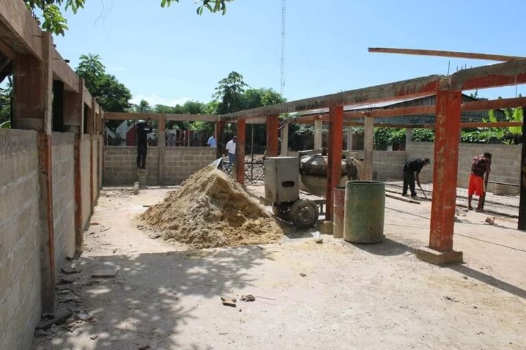 Avanza obras de mejoramiento del mercado de Bilwi