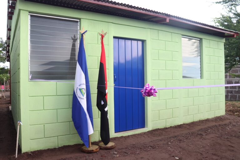 Cuatro familias de Juigalpa reciben nueva viviendas