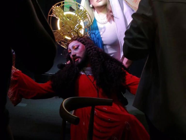 Detienen a hombre que se disfrazó de Jesucristo y “perreó” el Padre Nuestro