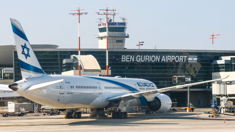 Bombardean aeropuerto Ben Gurión y Tel Aviv