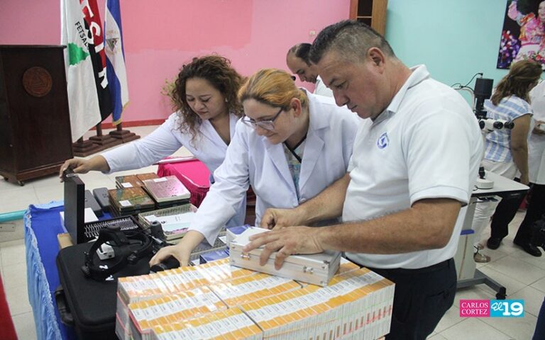 Donan equipos oftalmológicos a Nicaragua