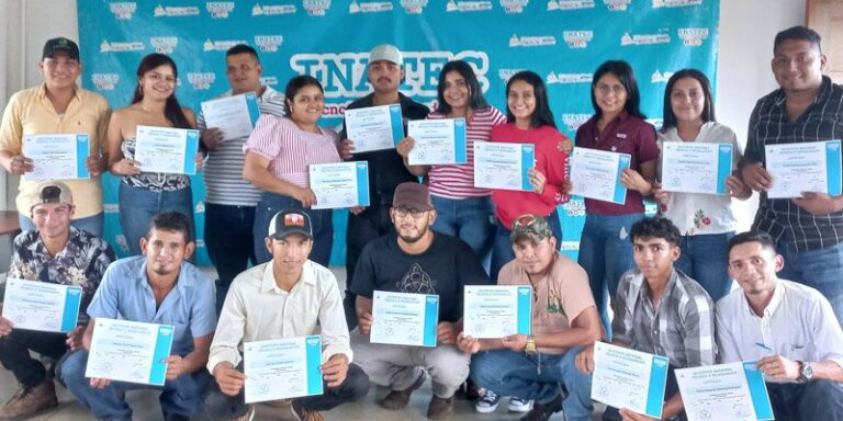Concluye curso de Inseminación Artificial en Nueva Guinea