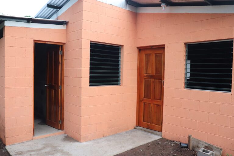 Más familias reciben viviendas dignas en Juigalpa