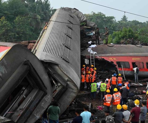 Descarrilamiento de un tren en la India deja 4 muertos