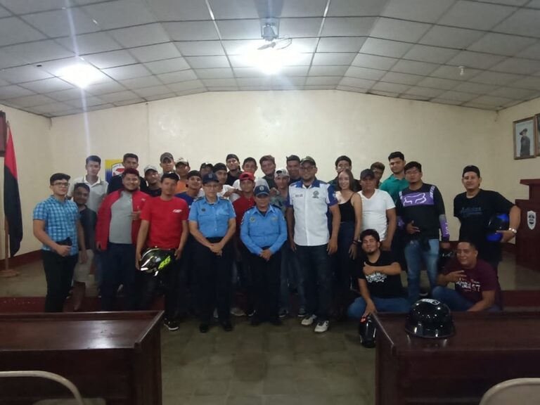 Realizan conversatorio con jóvenes motociclistas en Juigalpa